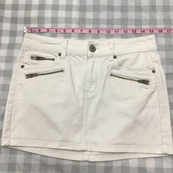 Edgy American Eagle Outfitters sexy mini skirt white jeans denim zippers size 4 - Picture 7 of 9